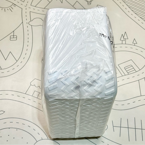 Bogg Bag Original Tote Bag - For Shore White: Vinyl Shell, Removable Pouch - Picture 11 of 13